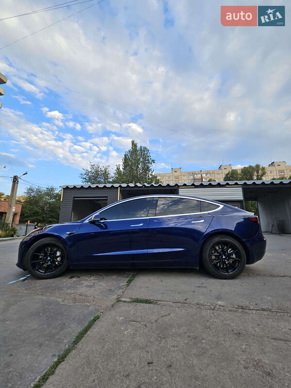 Седан Tesla Model 3 2018 в Запоріжжі