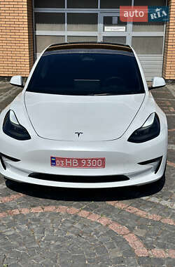 Седан Tesla Model 3 2022 в 