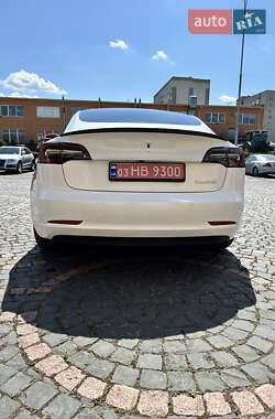 Седан Tesla Model 3 2022 в 