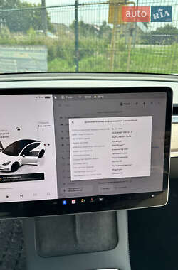 Седан Tesla Model 3 2022 в 