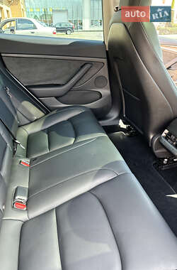 Седан Tesla Model 3 2022 в 