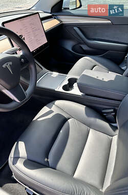 Седан Tesla Model 3 2022 в 