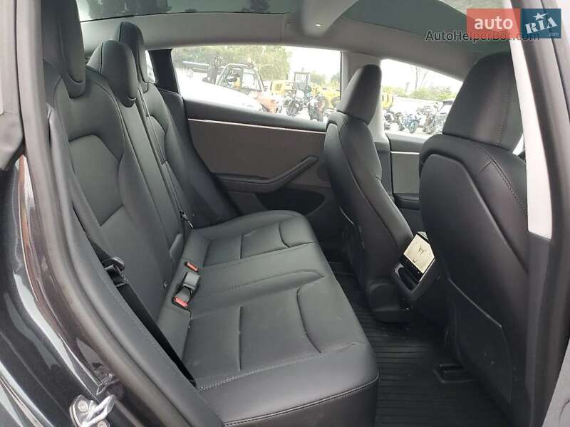 Седан Tesla Model 3 2025 в Умани
