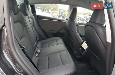 Седан Tesla Model 3 2025 в 