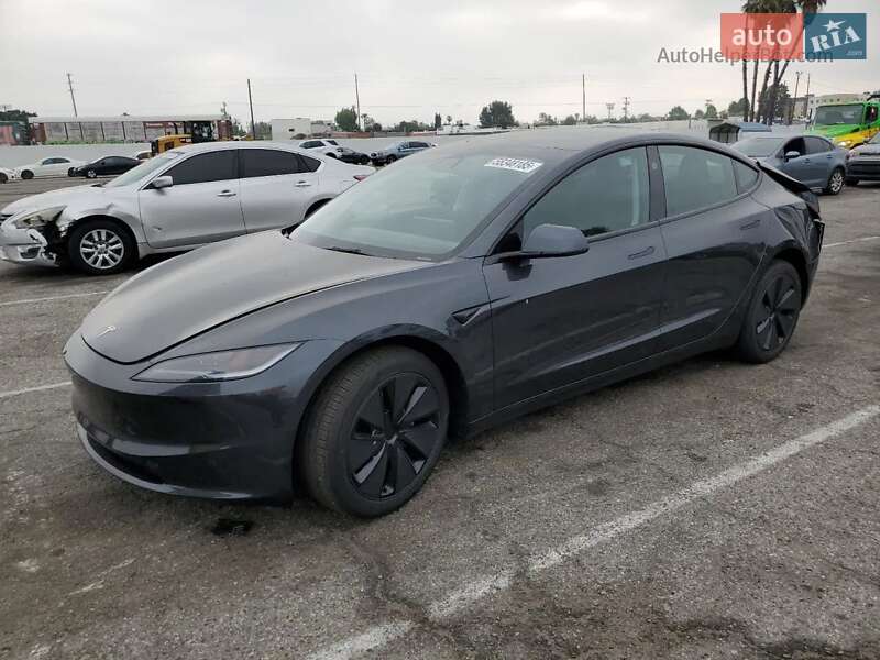 Седан Tesla Model 3 2025 в 