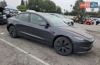 Седан Tesla Model 3 2025 в 