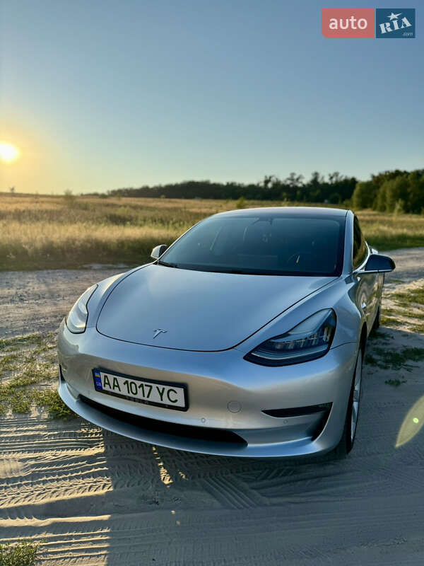 Седан Tesla Model 3 2018 в Києві