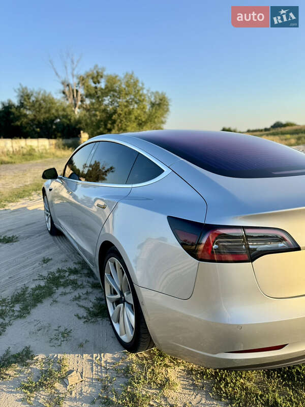 Седан Tesla Model 3 2018 в Києві
