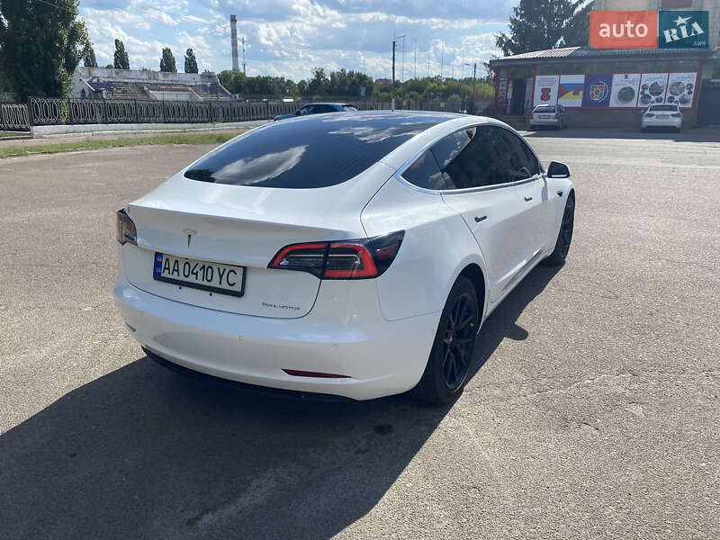 Седан Tesla Model 3 2018 в Броварах