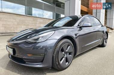 Седан Tesla Model 3 2022 в 