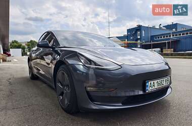 Седан Tesla Model 3 2022 в 