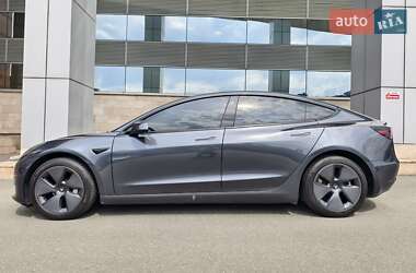 Седан Tesla Model 3 2022 в 