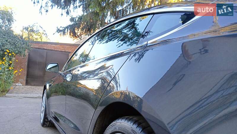 Седан Tesla Model 3 2019 в Києві