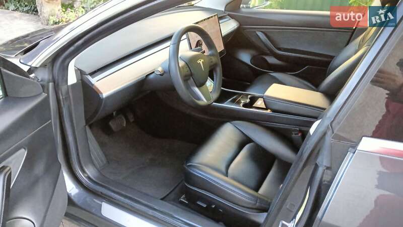 Седан Tesla Model 3 2019 в Києві