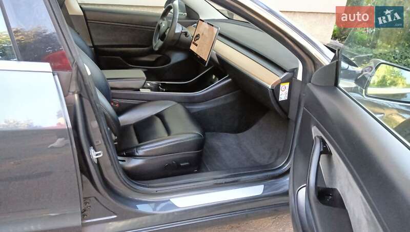 Седан Tesla Model 3 2019 в Києві