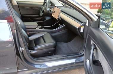 Седан Tesla Model 3 2019 в 