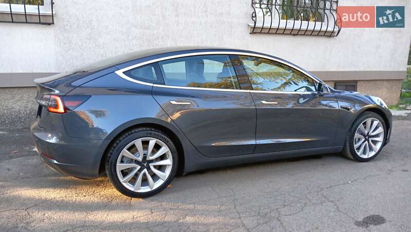Седан Tesla Model 3 2019 в Києві