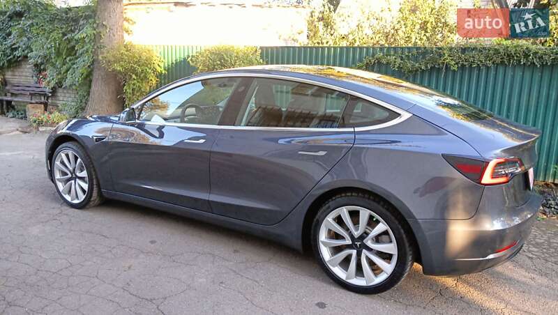 Седан Tesla Model 3 2019 в Києві