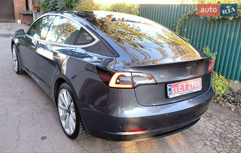 Седан Tesla Model 3 2019 в Києві
