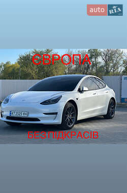 Седан Tesla Model 3 2021 в Снятині