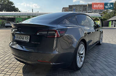 Седан Tesla Model 3 2020 в 