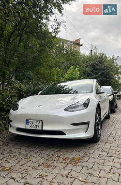 Седан Tesla Model 3 2021 в Чернівцях
