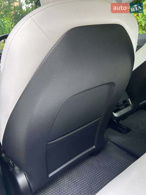 Седан Tesla Model 3 2021 в Черновцах