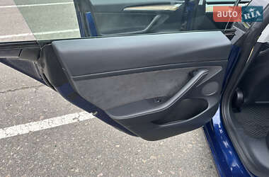Седан Tesla Model 3 2021 в 