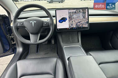 Седан Tesla Model 3 2021 в 