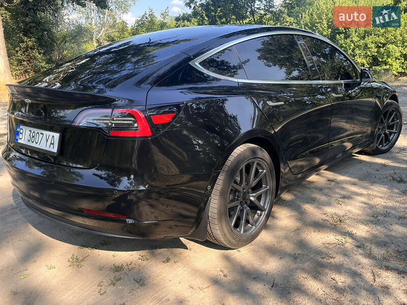 Седан Tesla Model 3 2019 в Кобеляках