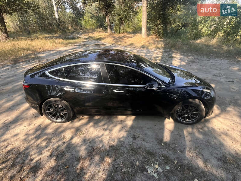 Седан Tesla Model 3 2019 в Кобеляках