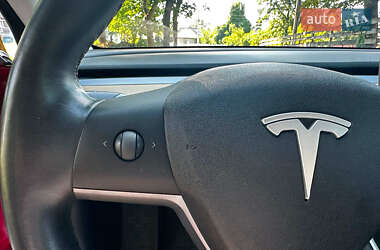 Седан Tesla Model 3 2020 в 