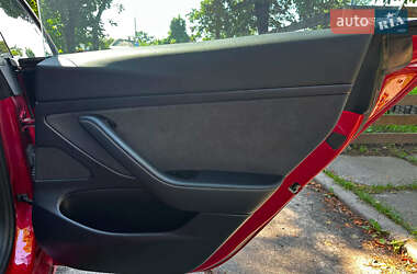Седан Tesla Model 3 2020 в 