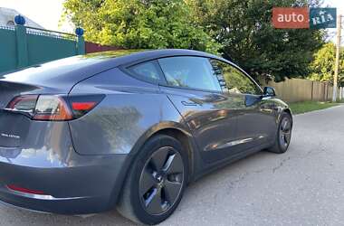 Седан Tesla Model 3 2023 в 