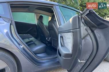 Седан Tesla Model 3 2023 в 