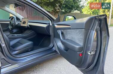 Седан Tesla Model 3 2023 в 