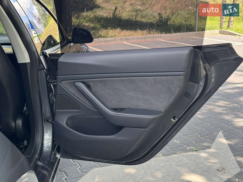 Седан Tesla Model 3 2018 в Киеве