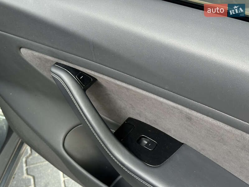 Седан Tesla Model 3 2018 в Киеве