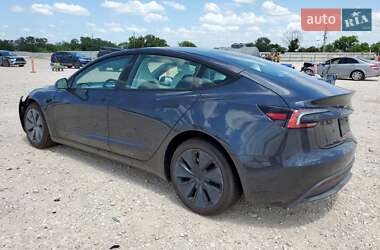 Седан Tesla Model 3 2025 в 