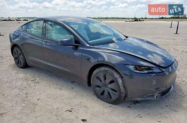 Седан Tesla Model 3 2025 в 