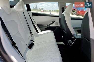 Седан Tesla Model 3 2025 в 