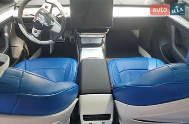 Седан Tesla Model 3 2023 в 