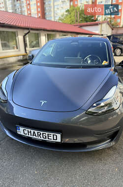 Седан Tesla Model 3 2022 в 