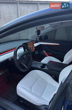 Седан Tesla Model 3 2021 в 