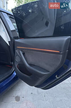 Седан Tesla Model 3 2021 в 
