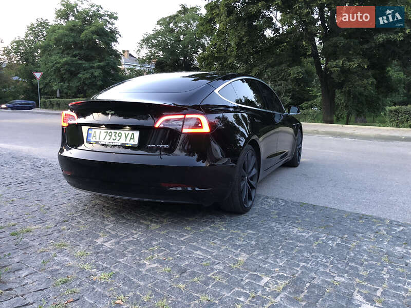 Седан Tesla Model 3 2019 в Києві