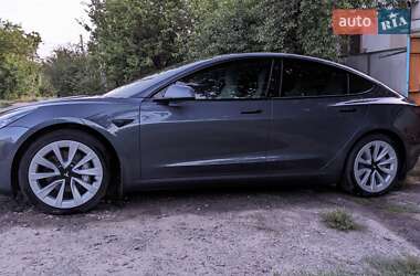 Седан Tesla Model 3 2021 в 