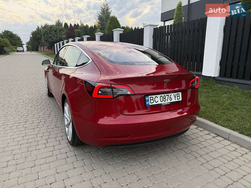 Седан Tesla Model 3 2018 в Львове