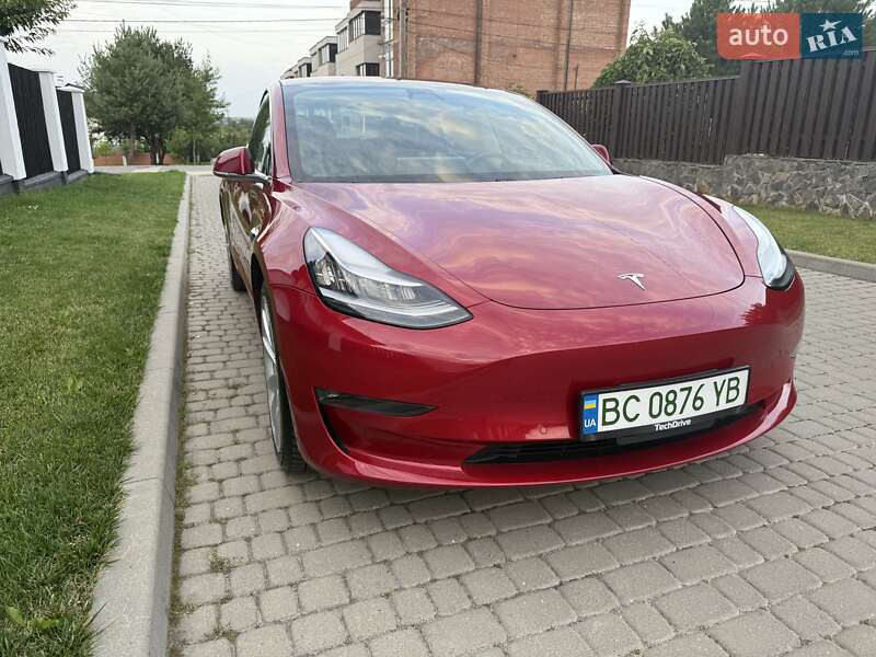 Седан Tesla Model 3 2018 в Львове