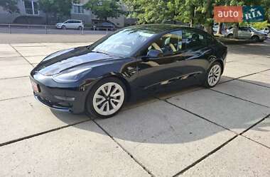 Седан Tesla Model 3 2023 в 